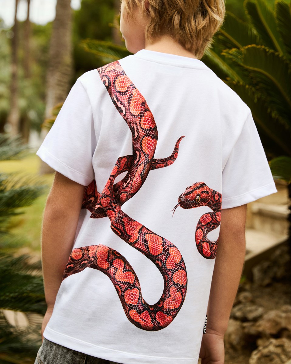 Rubin - Red Snake - Wit kinder t-shirt van biologisch katoen met korte mouwen en ribboord rond de hals.