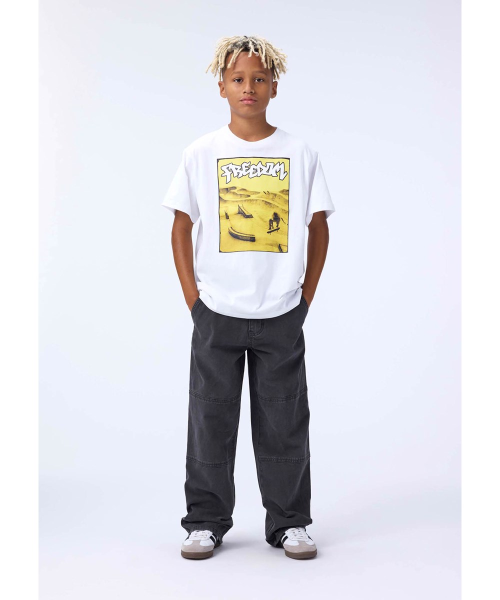 Alfred - Echo Wash - Graue weite Baumwollhose für Kinder mit Nähten.