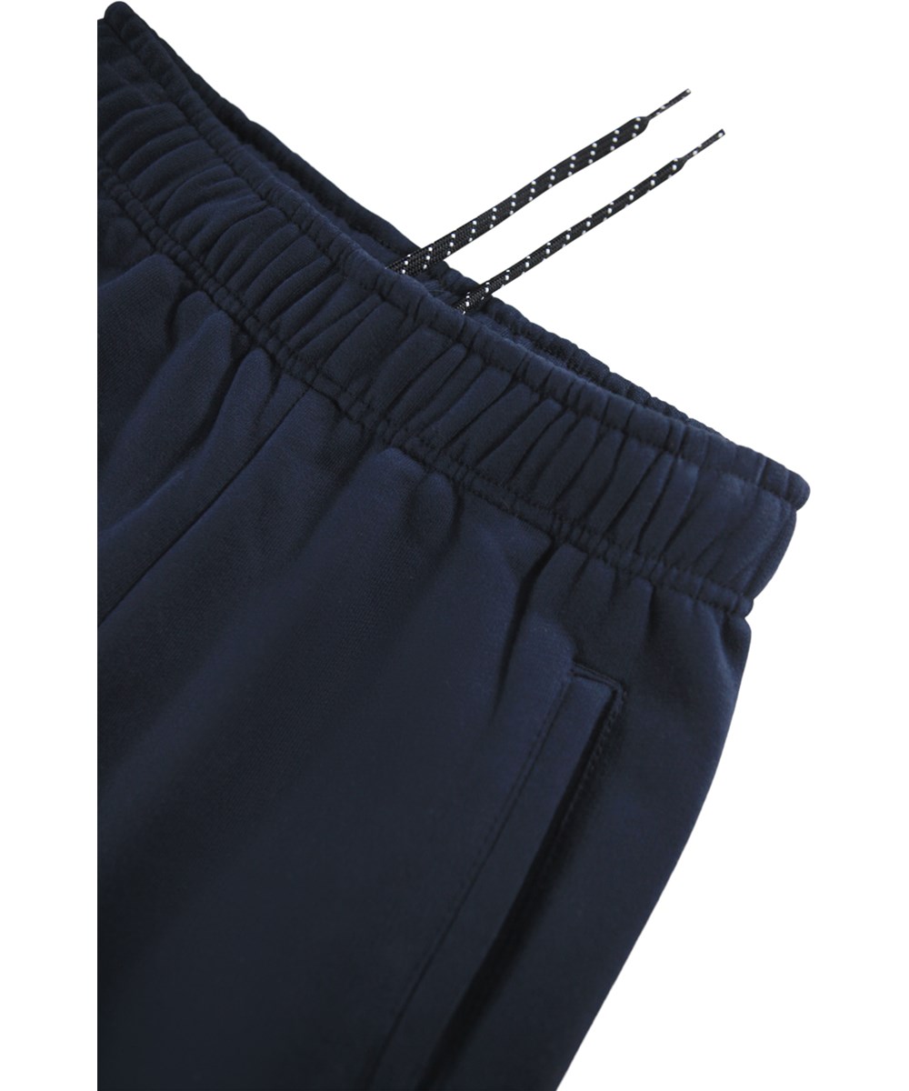 Allen - Galaxy Blue - Dunkelblaue Jogginghose für Kinder aus Öko-Baumwolle.