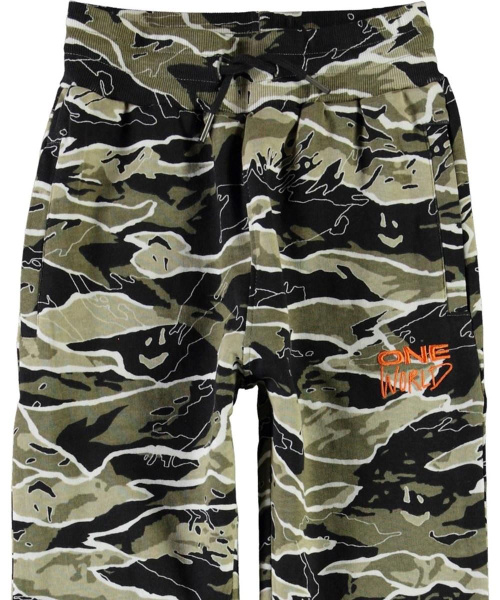 Alvar - Happy Camo - Öko Hosen in Tarn-Druck