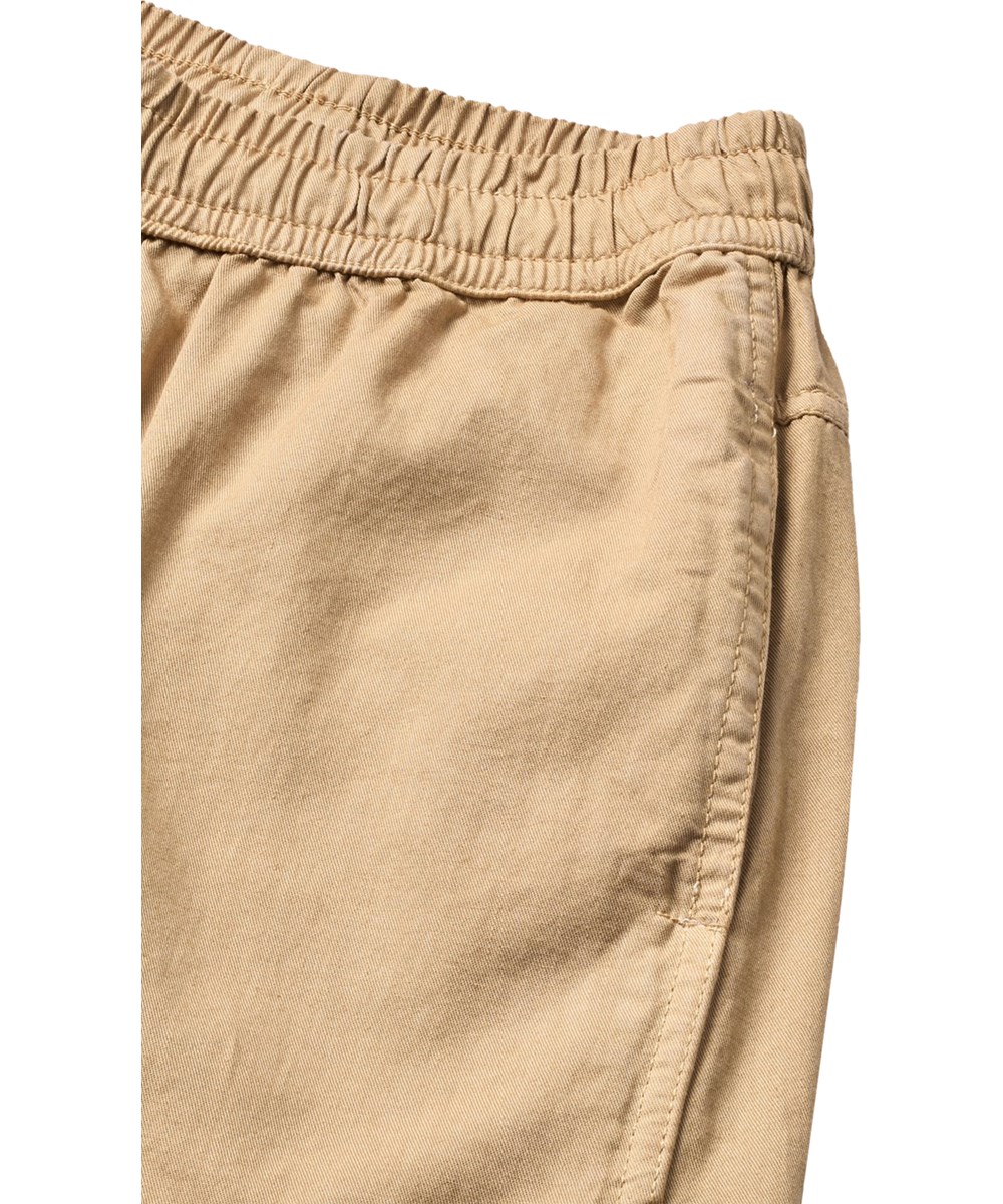 Aster - Desert - Beige Kinderhosen aus Öko-Baumwolle mit innenliegendem Kordelzug