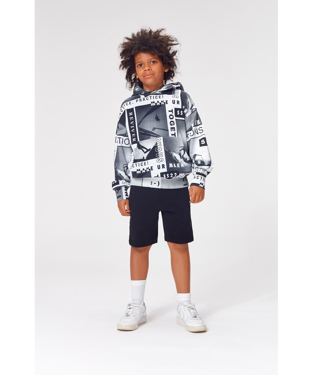 Matt - Sk8 News - Kapuzenpullover mit schwarz-weißem Print.