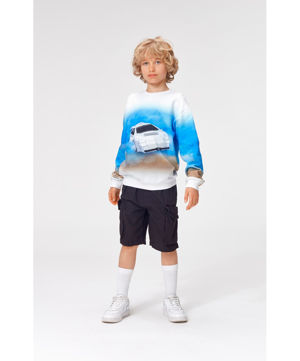 Miksi - White Car - Sweatshirt mit weißem Rennwagen-Print.