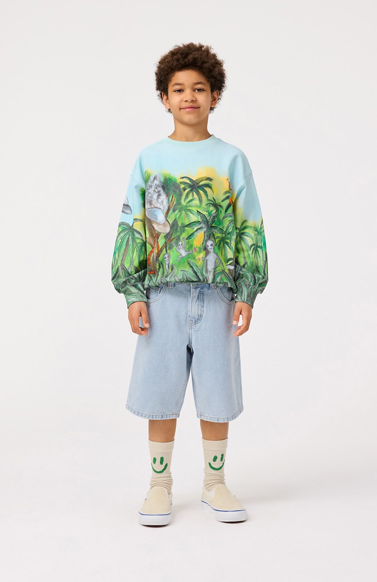 Monti - Jungle Visitors - Hellblaues Sweatshirt mit Druck für Kinder aus weicher, organischer Baumwolle mit gerippten Kanten am Hals, an den Ärmeln und am unteren Saum des Sweatshirts.