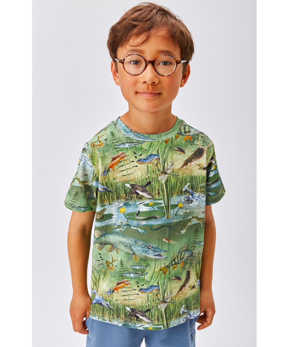 Ralphie - Wondrous Pond - Grünes Öko-T-Shirt mit Teich-Print