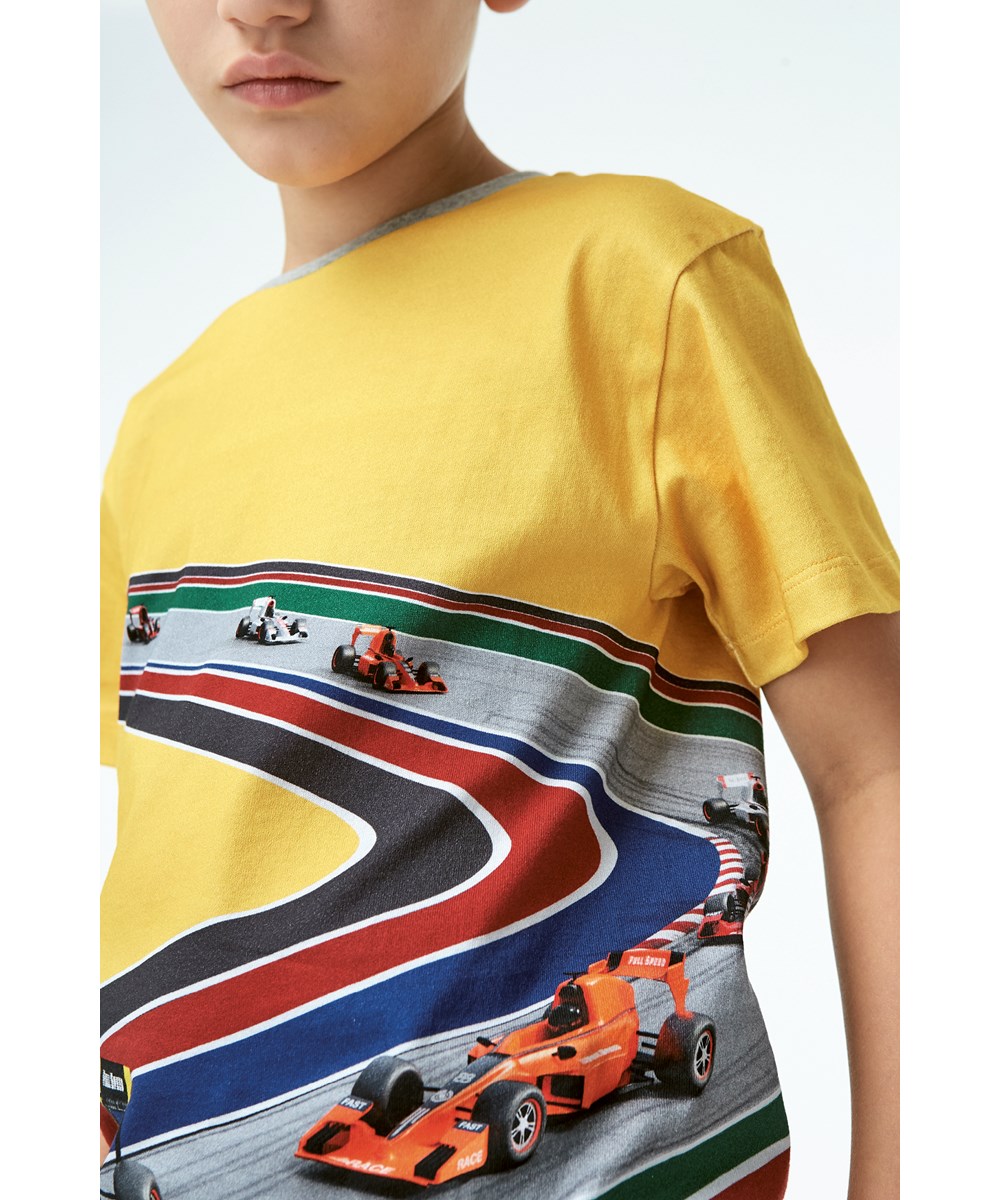 Raveno - Full Speed Curve - Gelbes Öko-T-Shirt mit Autos