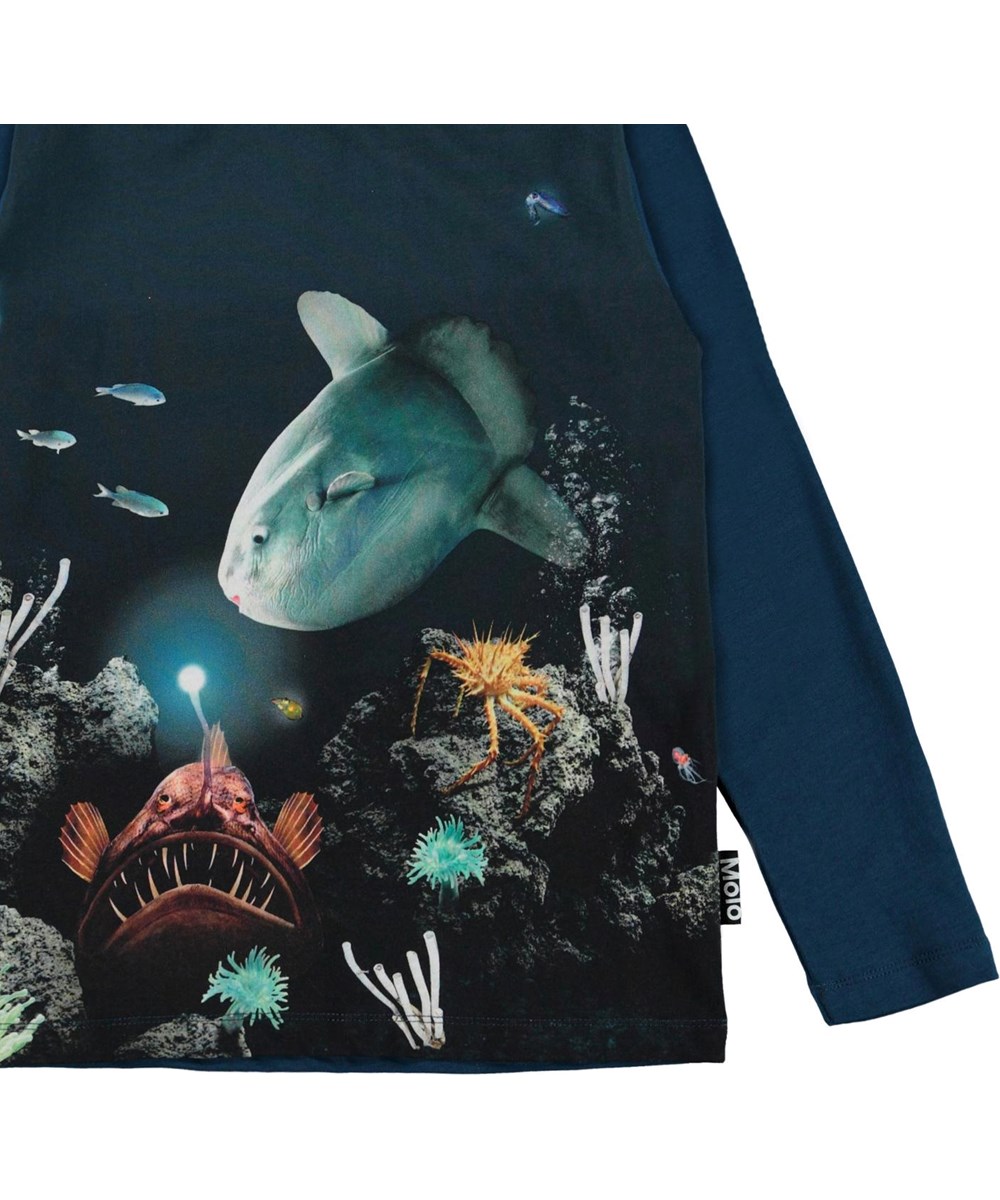 Reif - Fishy Business - Öko blaue Bluse mit Meeresdruck