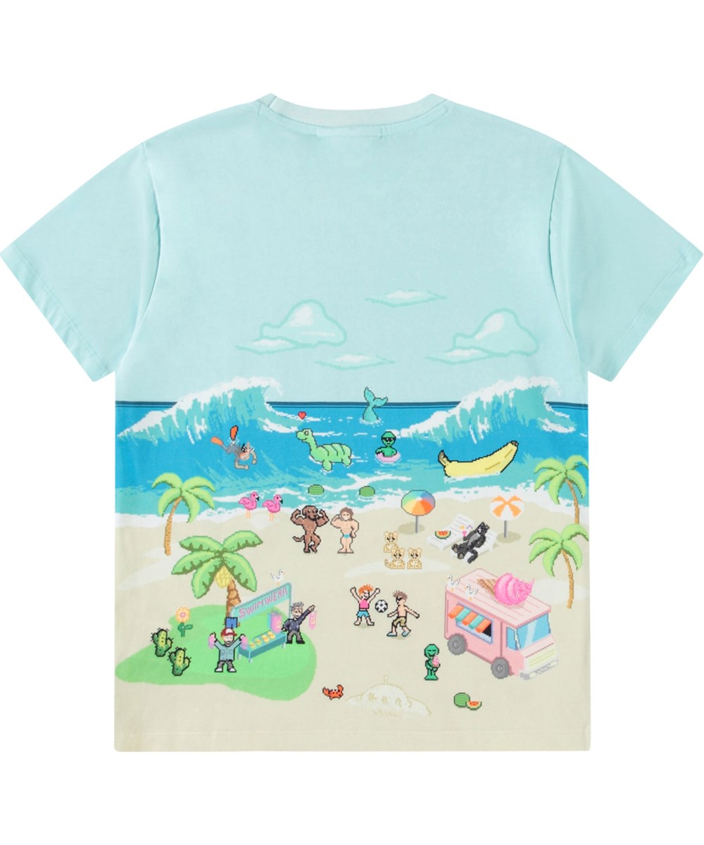 Riley - Pixel Beach - Hellblaues T-Shirt mit Aufdruck für Kinder aus weicher Öko-Baumwolle mit kurzen Ärmeln und geripptem Ausschnitt.