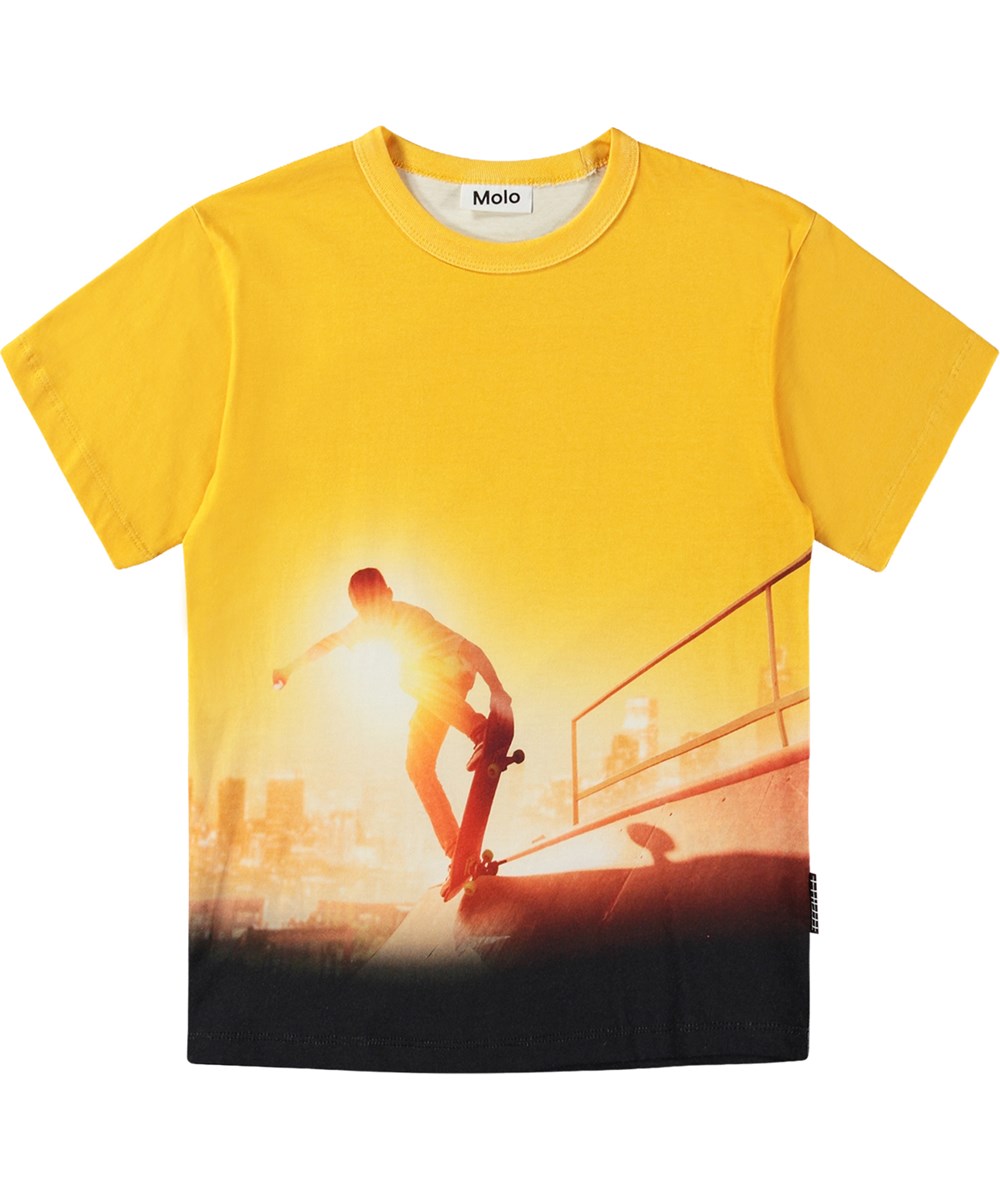 Riley - Sunny Skaters - Gelbes T-Shirt aus Öko-Baumwolle mit Skater-Print.