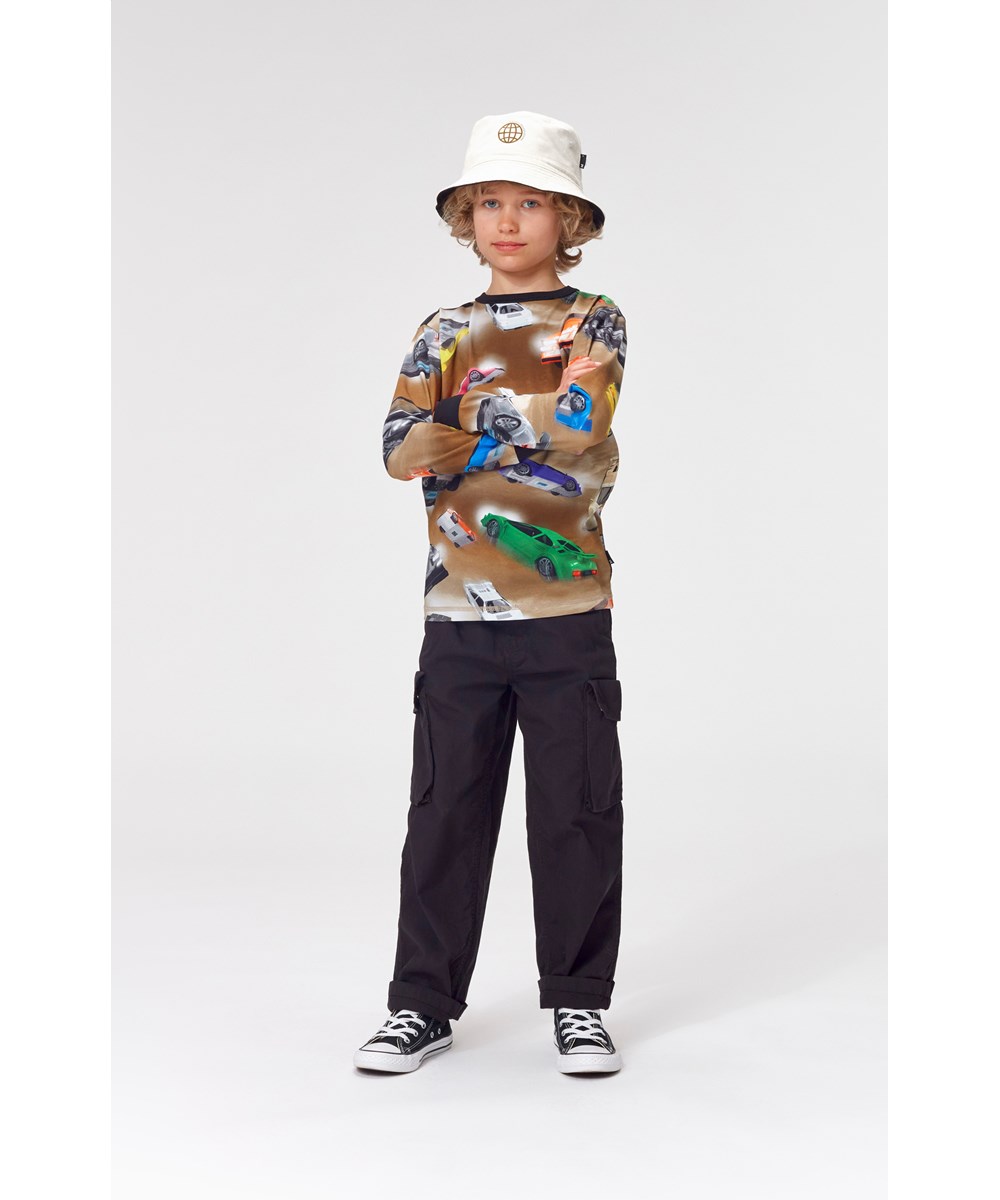 Rill - Flip It - Öko-Langarm-T-Shirt mit Rennwagen-Print "Flip It".