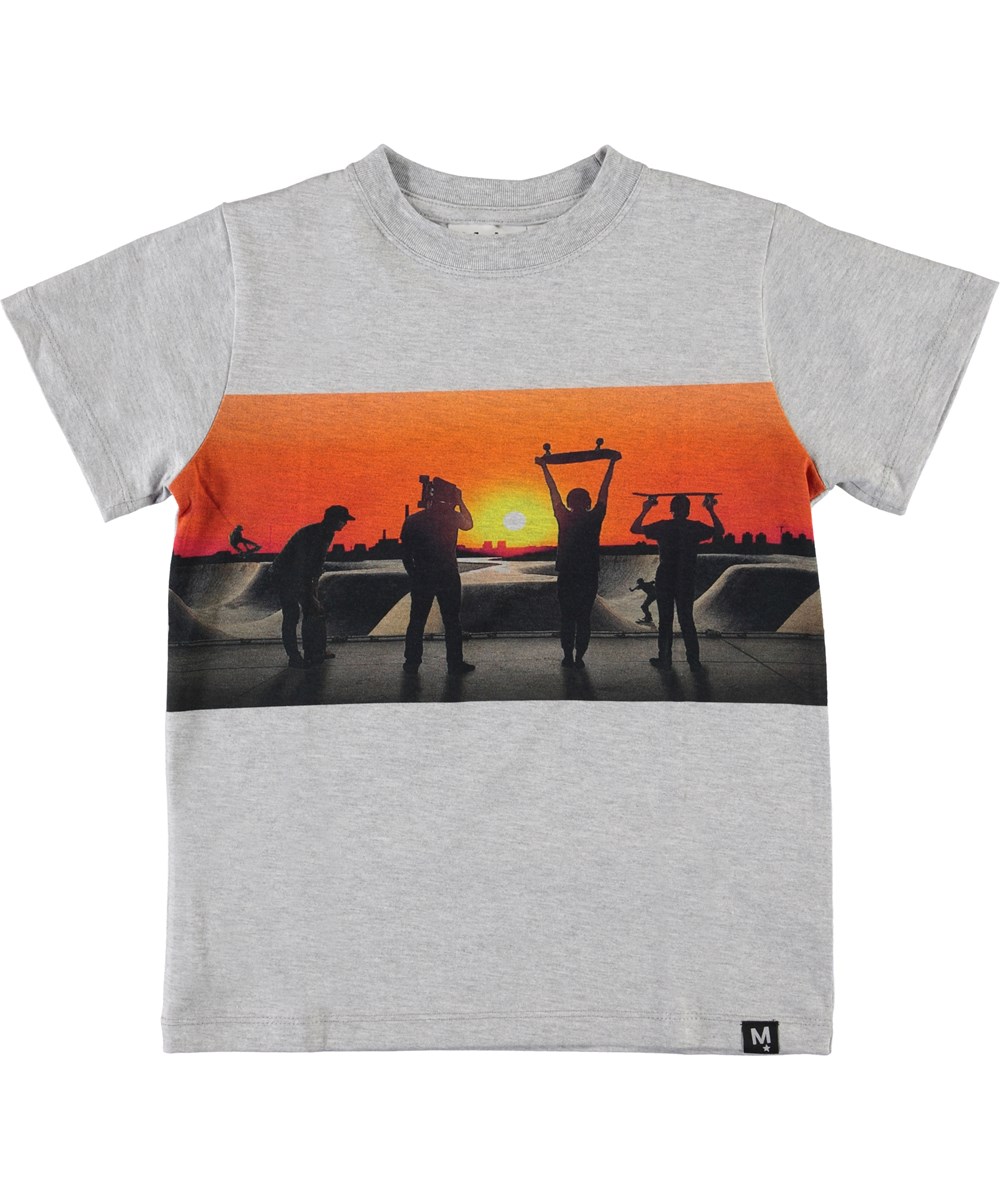 Road - Red Sky Skate - Graues T-Shirt mit Skateboards