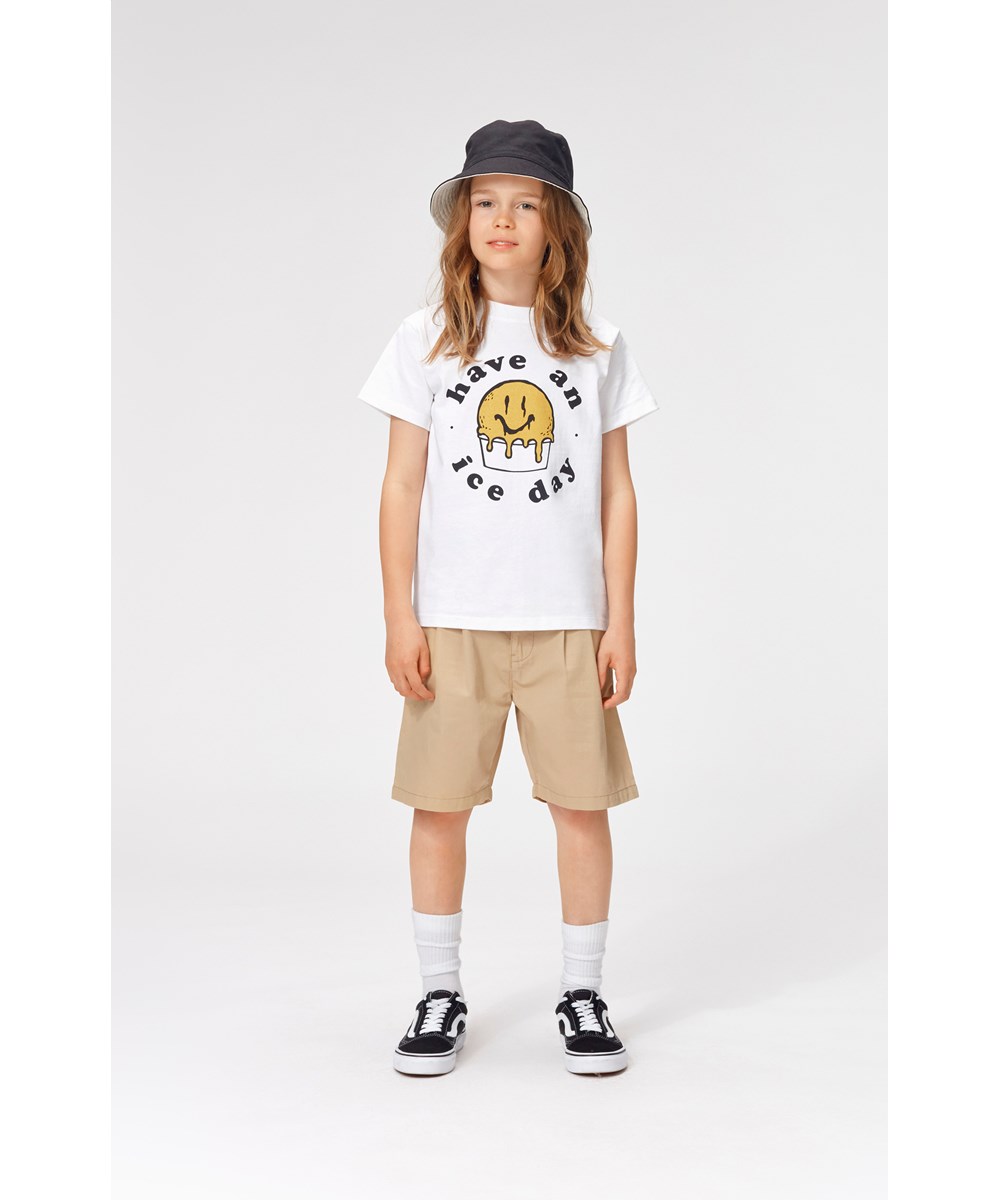 Road - White - Weißes T-Shirt mit gelbem Eisdruck.