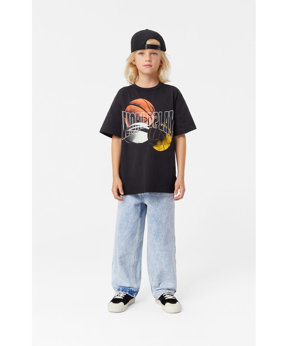 Rodney - Ball Trio - Übergroßes schwarzes T-Shirt mit Sportaufdruck und dem Text "World Play".