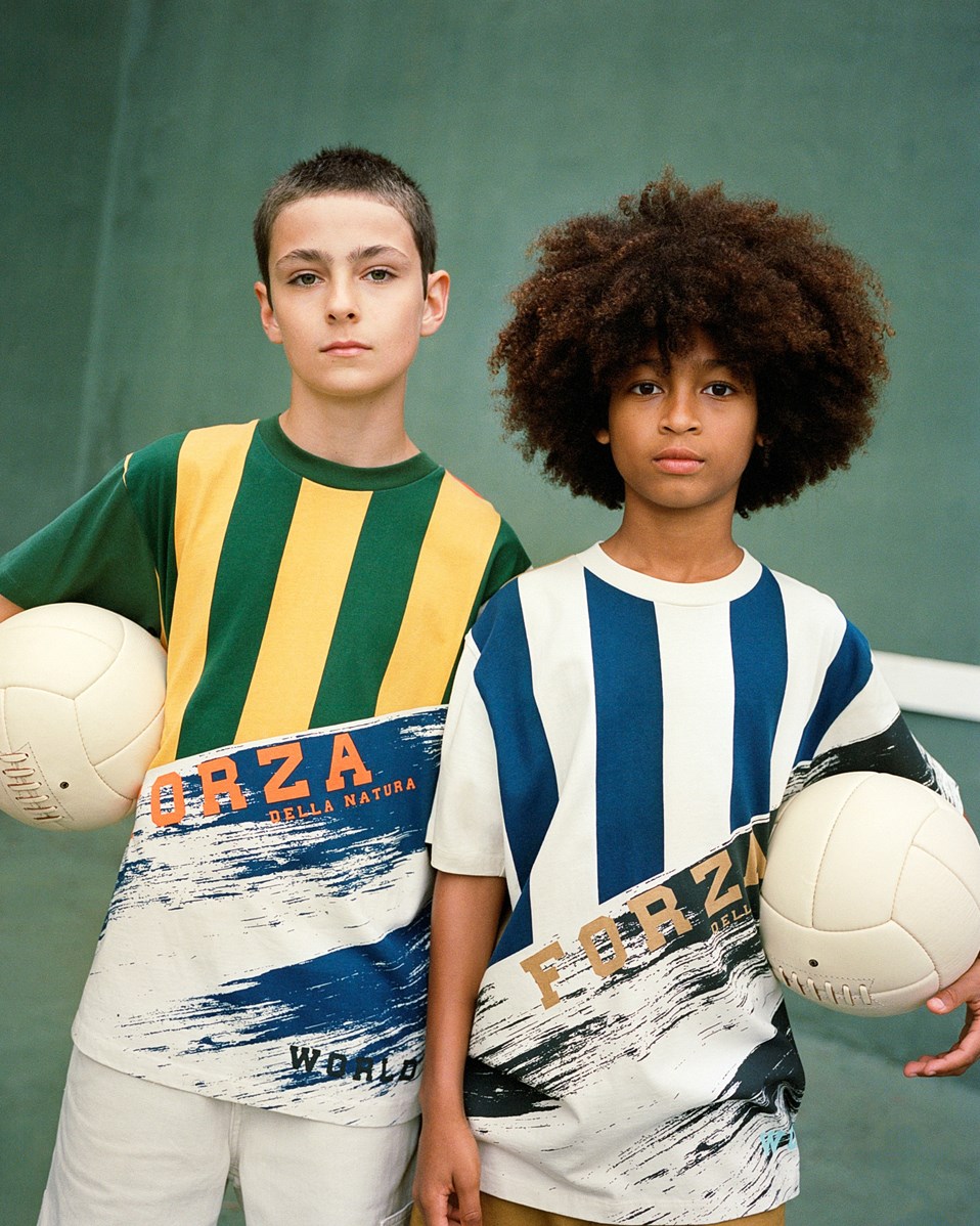 Rodney - Mash Up Neutral - Off-weißes T-Shirt mit Druck für Kinder aus Öko-Baumwolle mit kurzen Ärmeln und geripptem Ausschnitt.