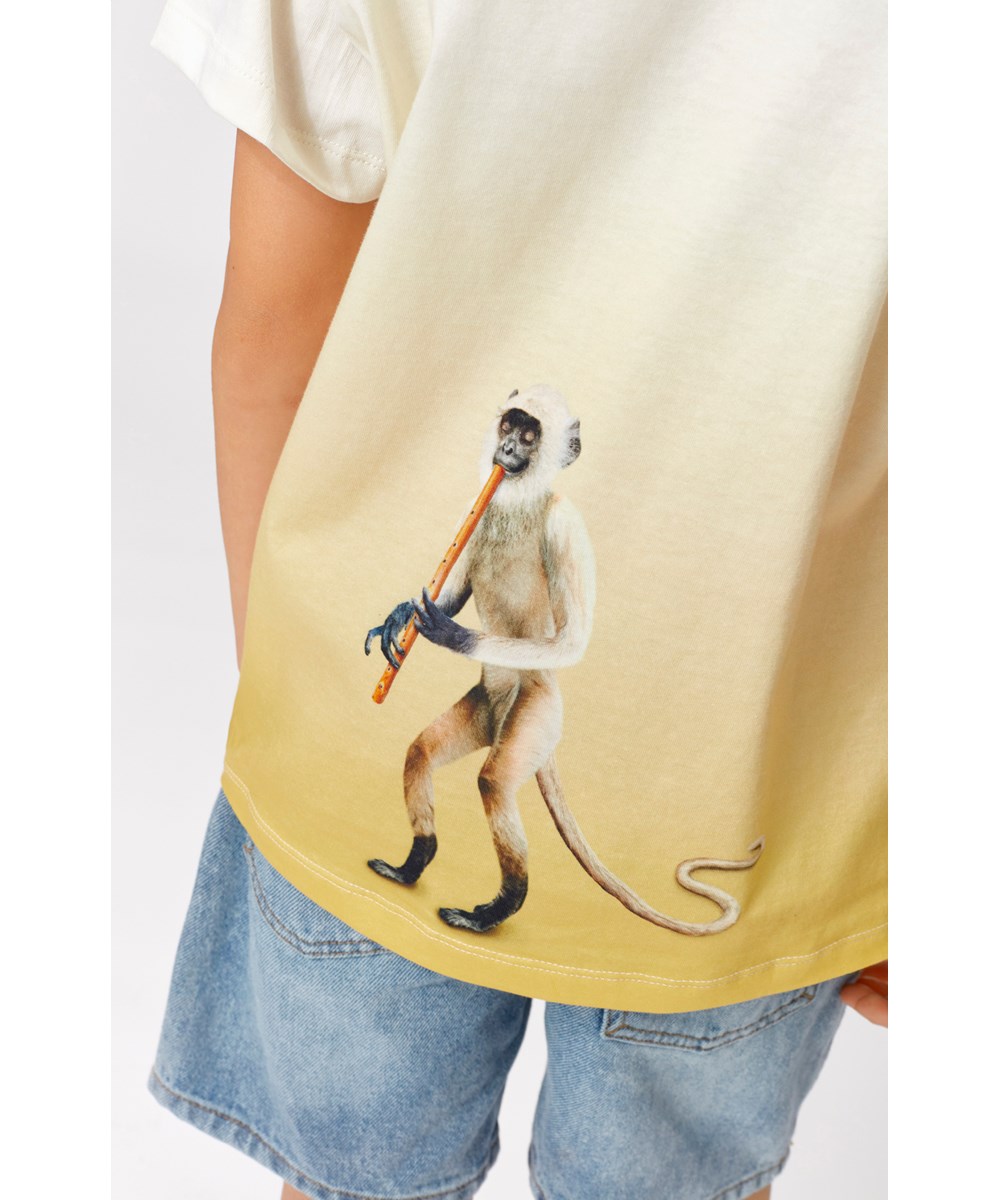 Roxo - Dancing Monkeys - T-Shirt mit tanzenden Affen und Instrumenten-Print.