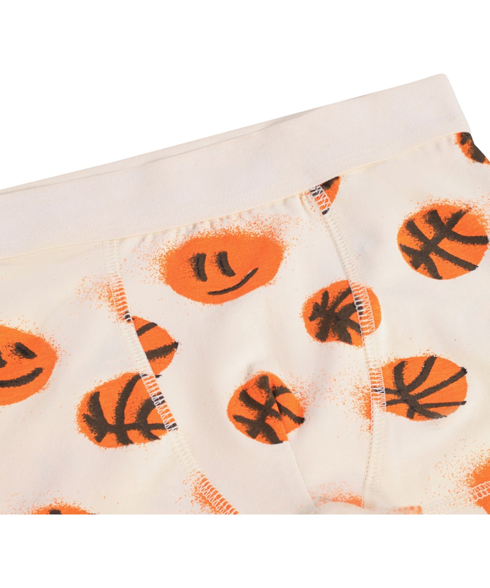 Justin 2-pack - Raven Basketballs - 2er-Pack graue und beige Boxershorts für Kinder aus Öko-Baumwolle für Kinder