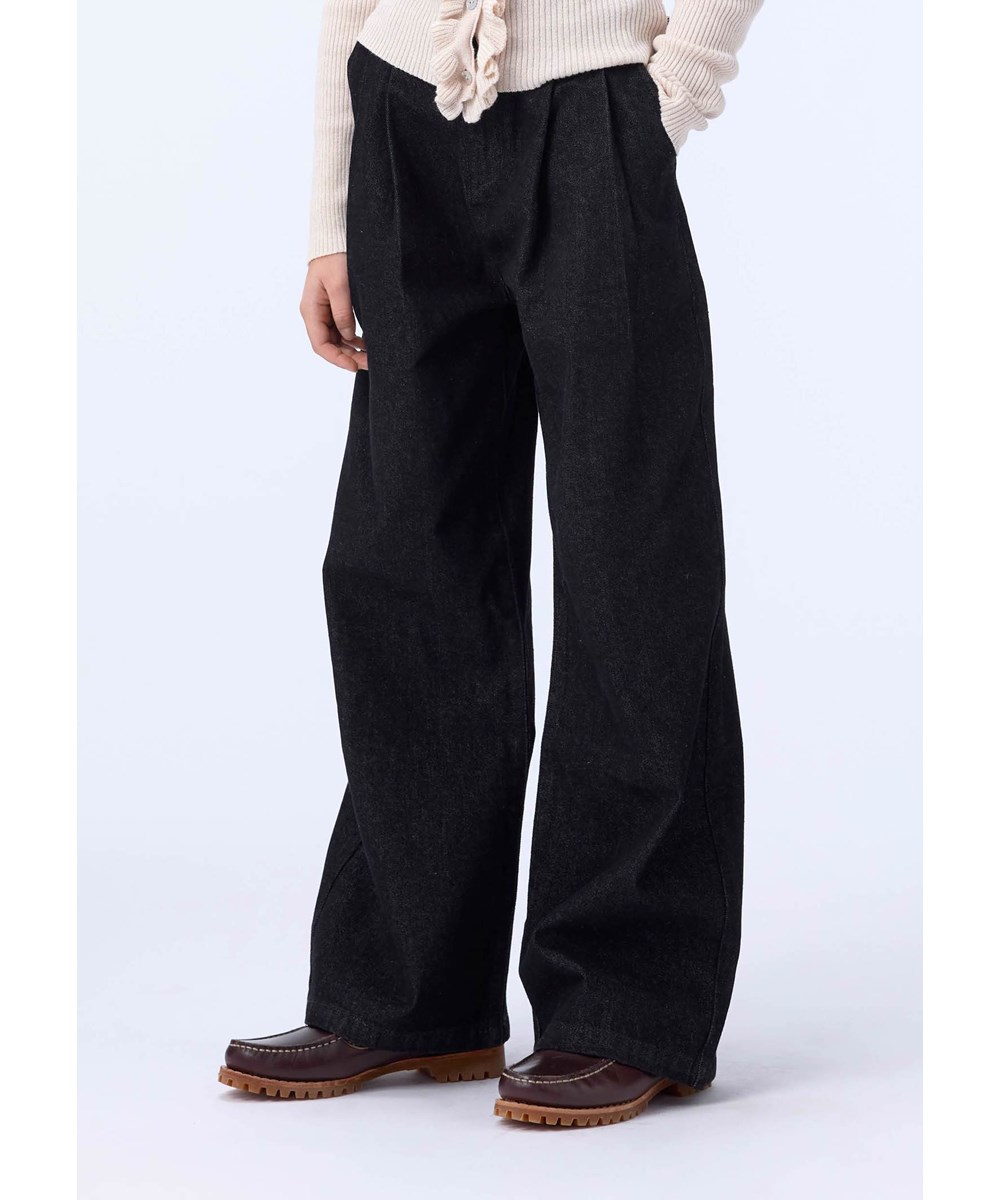 Aeisha - Washed Black - Dunkelgraue Jeans aus leichter Baumwolle für Kinder in lockerer Passform.