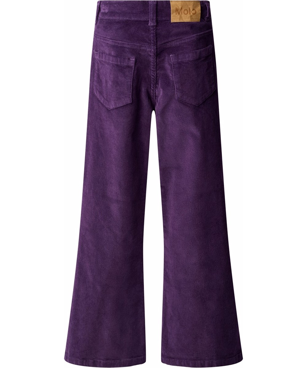 Aida - Space Purple - Lila Hosen für Kinder aus weichem Baumwoll-Velvet in einer trompetenförmigen Silhouette.