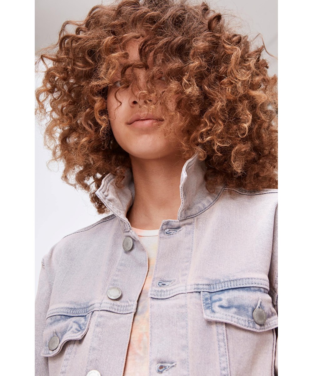 Helene - Blush Blue Wash - Grau blaue Denim-Jacke