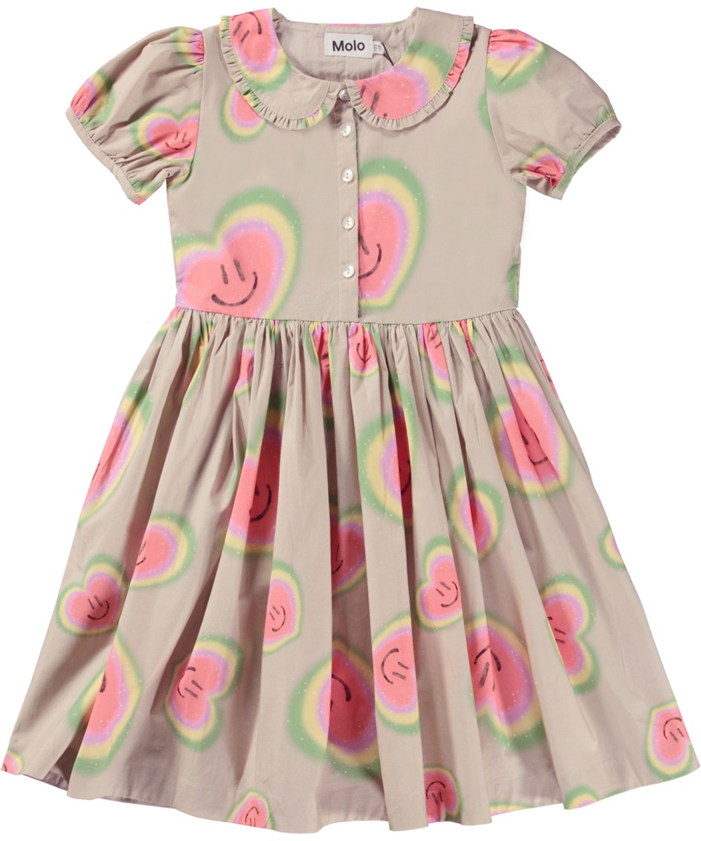 Cady - Aura Hearts - Knielanges Öko-Kleid in Beige mit Allover-Aura-Herzdruck und Peter-Pan-Kragen