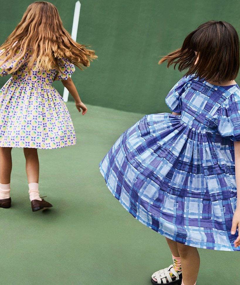 Calyita - Blue Checks - Kariertes Kleid für Kinder in Blautönen aus Öko-Baumwolle mit Rundhalsausschnitt.