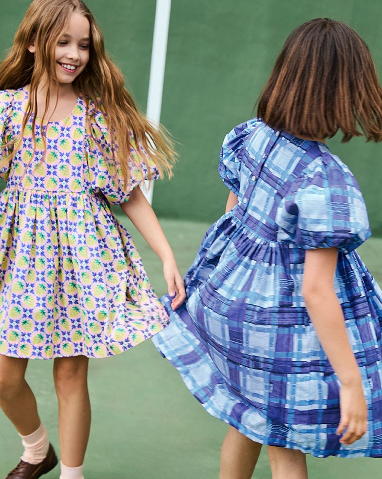 Calyita - Blue Checks - Kariertes Kleid für Kinder in Blautönen aus Öko-Baumwolle mit Rundhalsausschnitt.