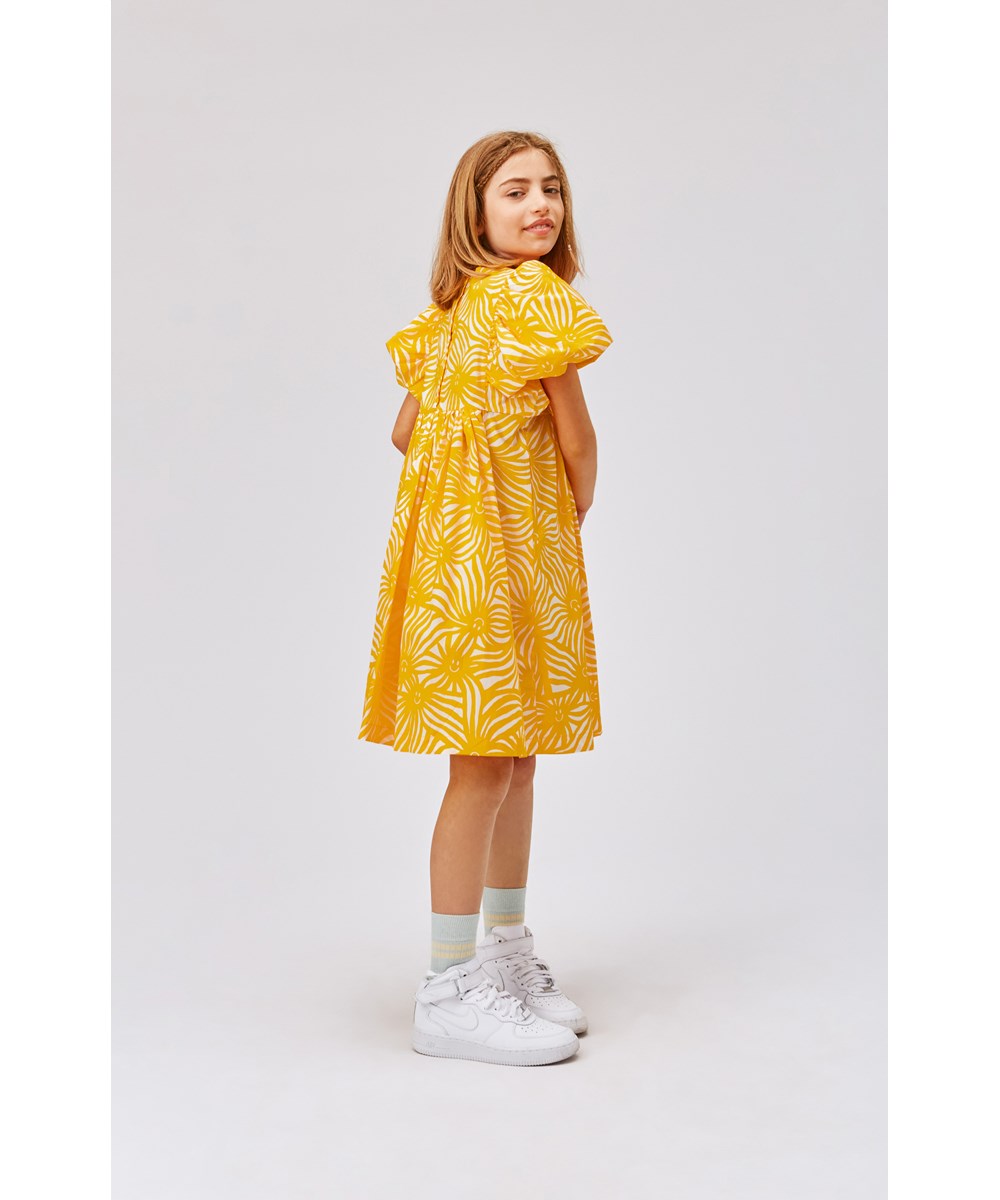 Calyita - Stay Sunny - Öko, sonnengelbes Kleid mit Sonnenstrahlen und Puffärmeln