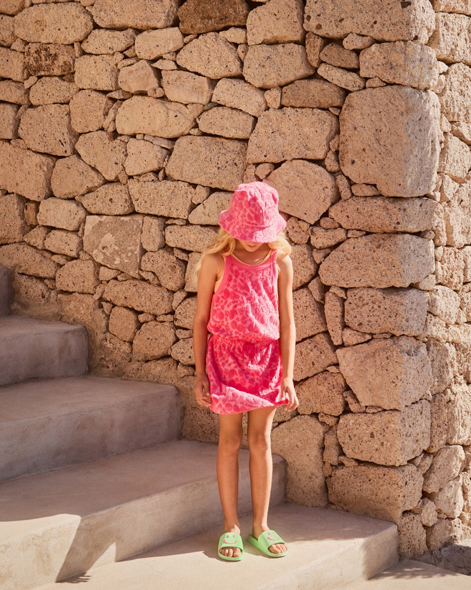 Camden - Lemon Quotes - Rosa Kleid für Kinder mit einem Muster aus Zitrusfrüchten aus Baumwollfrottee.