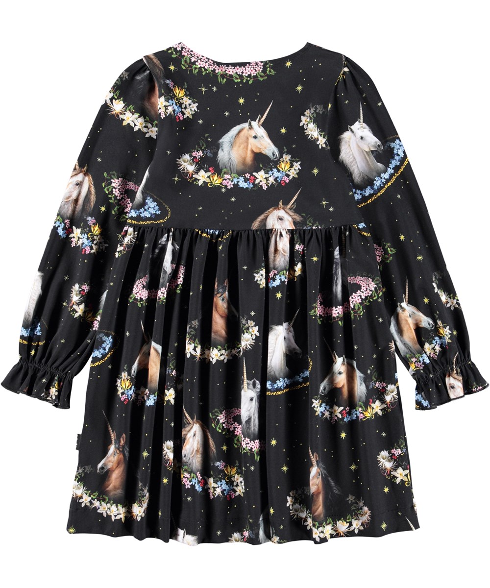Camie - Magical Galaxies - Schwarzes Jerseykleid für Kinder aus Öko-Baumwolle mit einem Aufdruck von Einhörnern und Blumen.