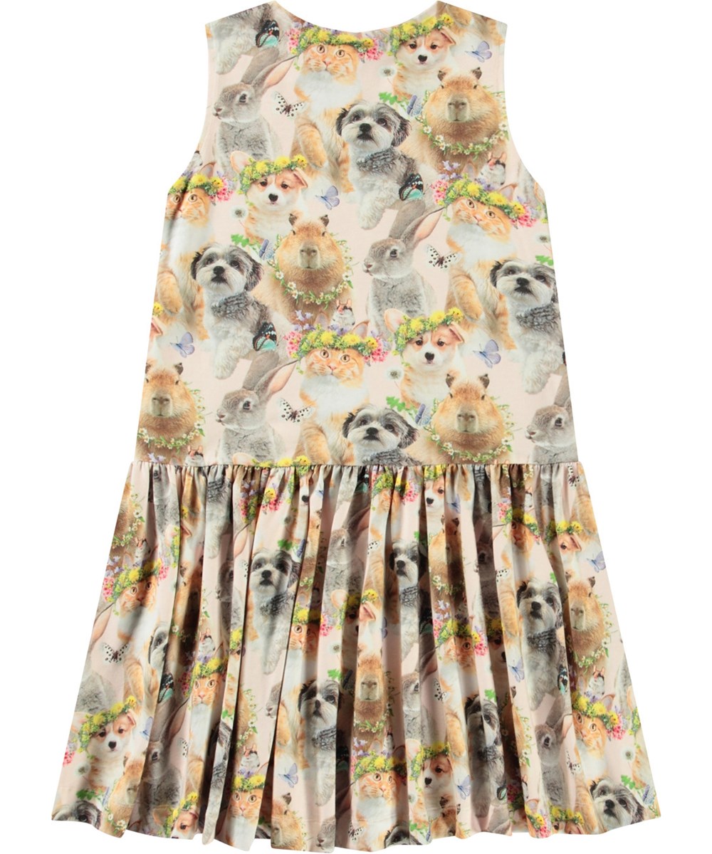 Candece - Festival Friends - Rosa Kleid für Kinder aus weichem Öko-Baumwoll-Jersey mit einem Rundhalsausschnitt und einer Taillennaht.