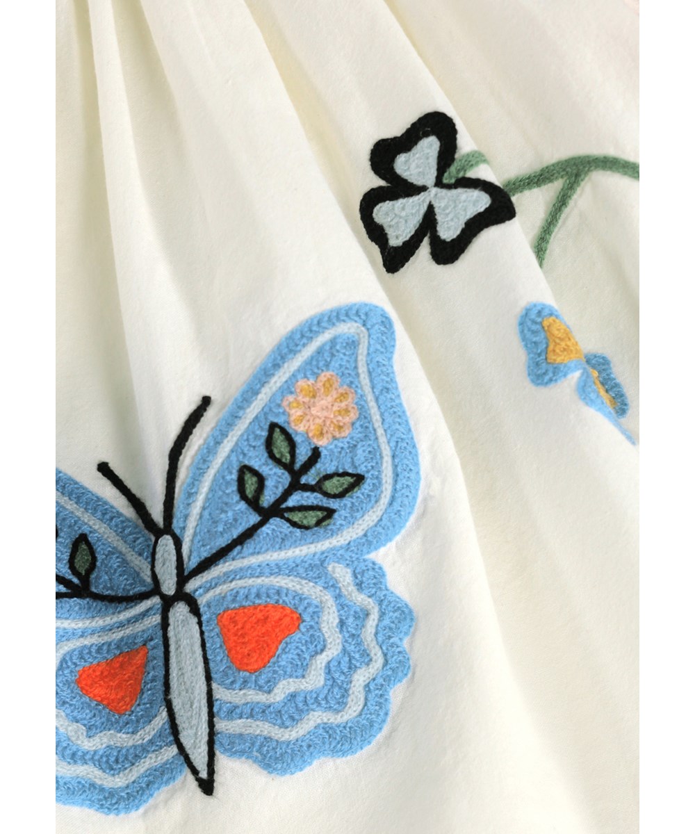 Carlin - Nature Border - Off-White-Kleid für Kinder aus Öko-Baumwolle mit Schmetterlingsstickerei