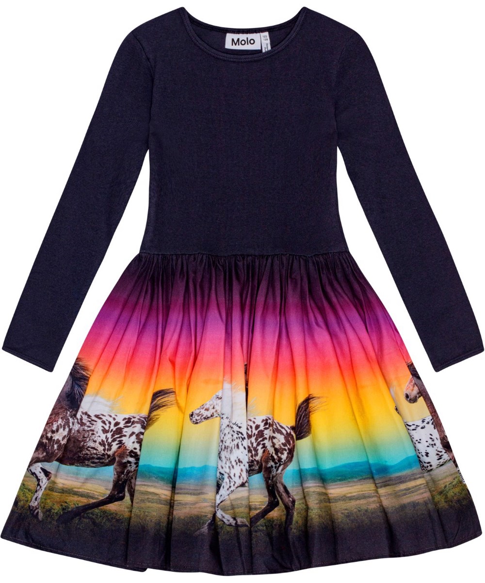 Casie - Magic Sunset - Schwarzes Öko-Baumwollkleid mit einem voluminösen Rock mit Pferdedruck.