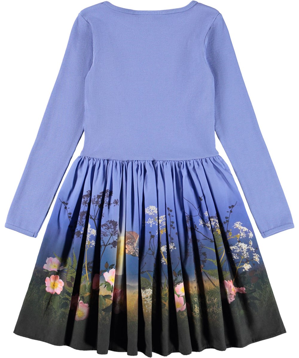 Casie - Moonrise - Langärmeliges blaues Kleid für Kinder aus Öko-Baumwolle mit einem Popeline-Rock und einem Naturdruck.