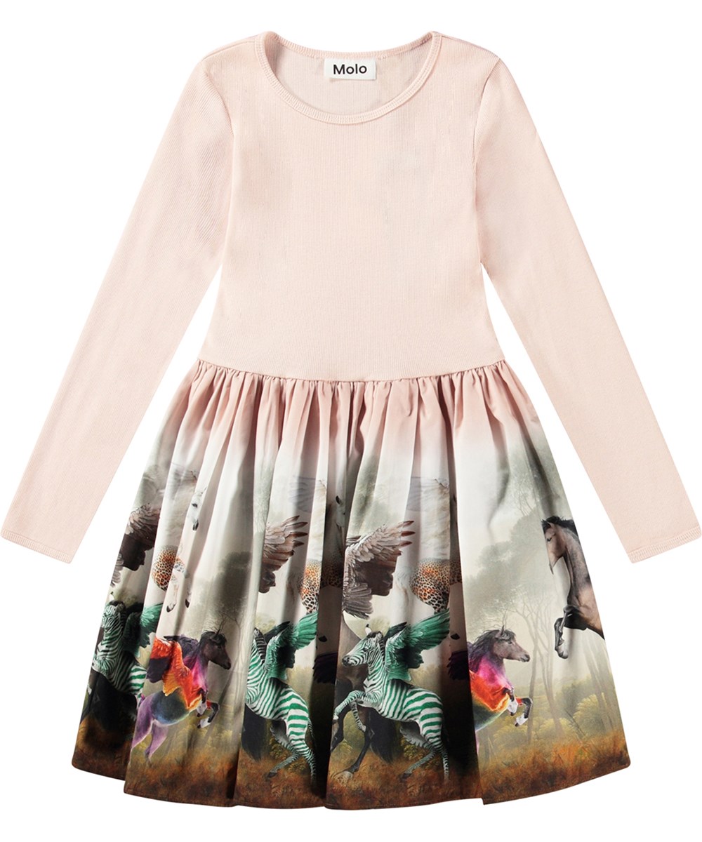 Casie - Surreal Beings - Pulverfarbenes Öko-Baumwollkleid mit geripptem Oberteil und Tiermuster.