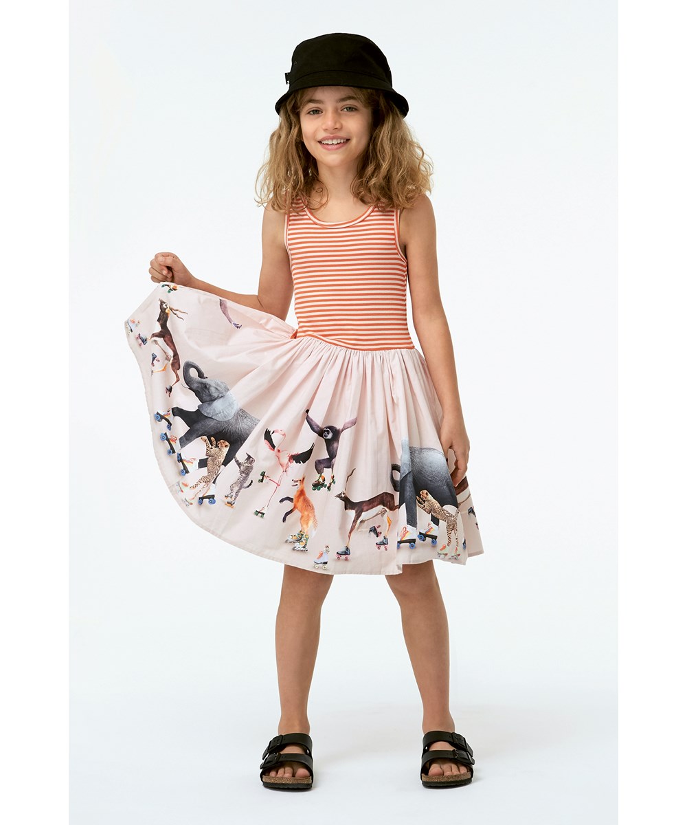 Cassandra - Roller Skating - Kleid mit Print von Tieren und Rollschuhen