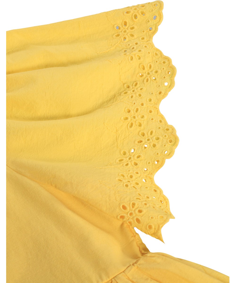 Caya - Sunshine - Gelbes Kinderkleid aus Öko-Baumwolle mit Lochstickerei