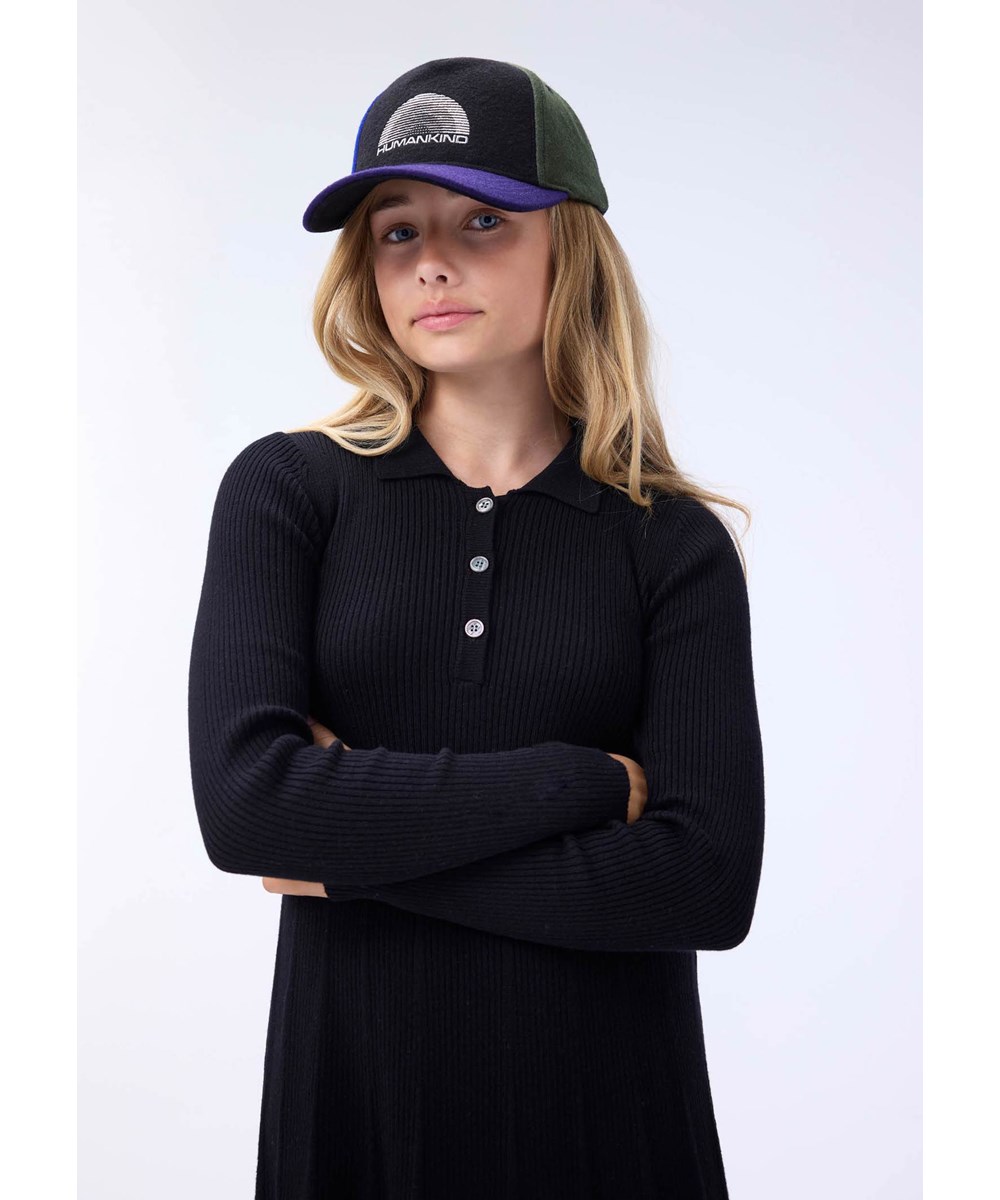 Cecilia - Black - Langärmeliges schwarzes Kleid für Kinder aus einer gerippten Wolle- und Baumwollmischung.