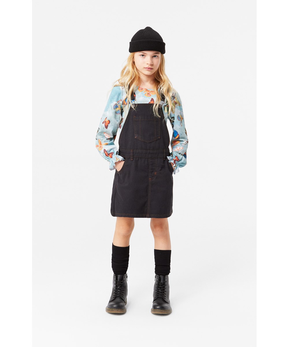 Chakala - Black - Verstellbares Trägerkleid aus schwarzem Denim mit Brusttasche und Druckknöpfen.