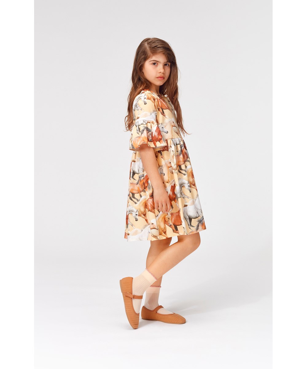 Chasity - Horse Dreams - Öko-Kleid mit Pferden und Rüschenärmeln