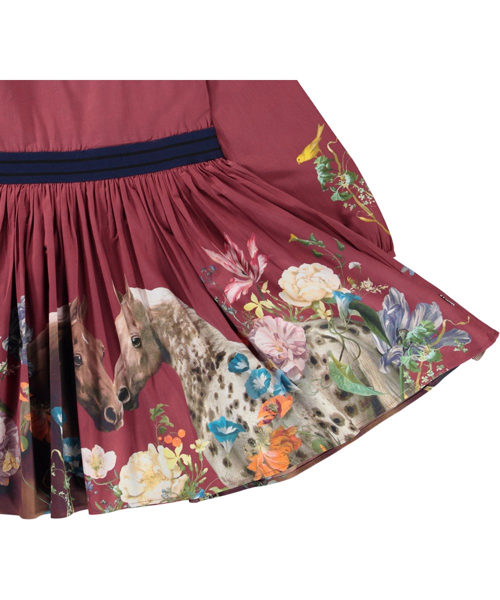Christine - Flora Horse - Öko-Burgunderkleid mit Pferdeaufdruck
