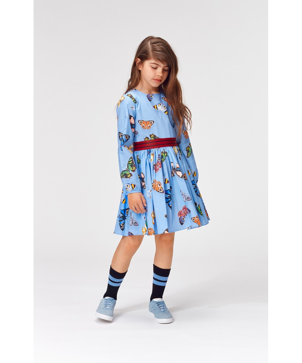 Christine - I See You - Hellblaues Öko-Kleid mit Schmetterlings-Print