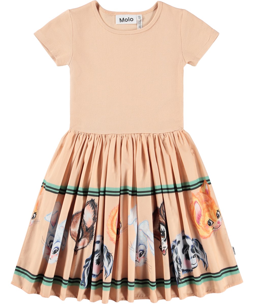 Cissa - Nostalgia - Pfirsichfarbenes kurzärmeliges Kleid für Kinder aus Öko-Baumwolle mit einem passenden gerippten Jersey-Oberteil und einem Popelinrock mit einem Aufdruck von gezeichneten Tieren.