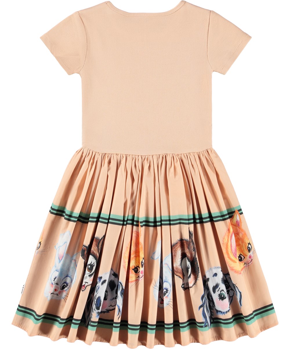 Cissa - Nostalgia - Pfirsichfarbenes kurzärmeliges Kleid für Kinder aus Öko-Baumwolle mit einem passenden gerippten Jersey-Oberteil und einem Popelinrock mit einem Aufdruck von gezeichneten Tieren.