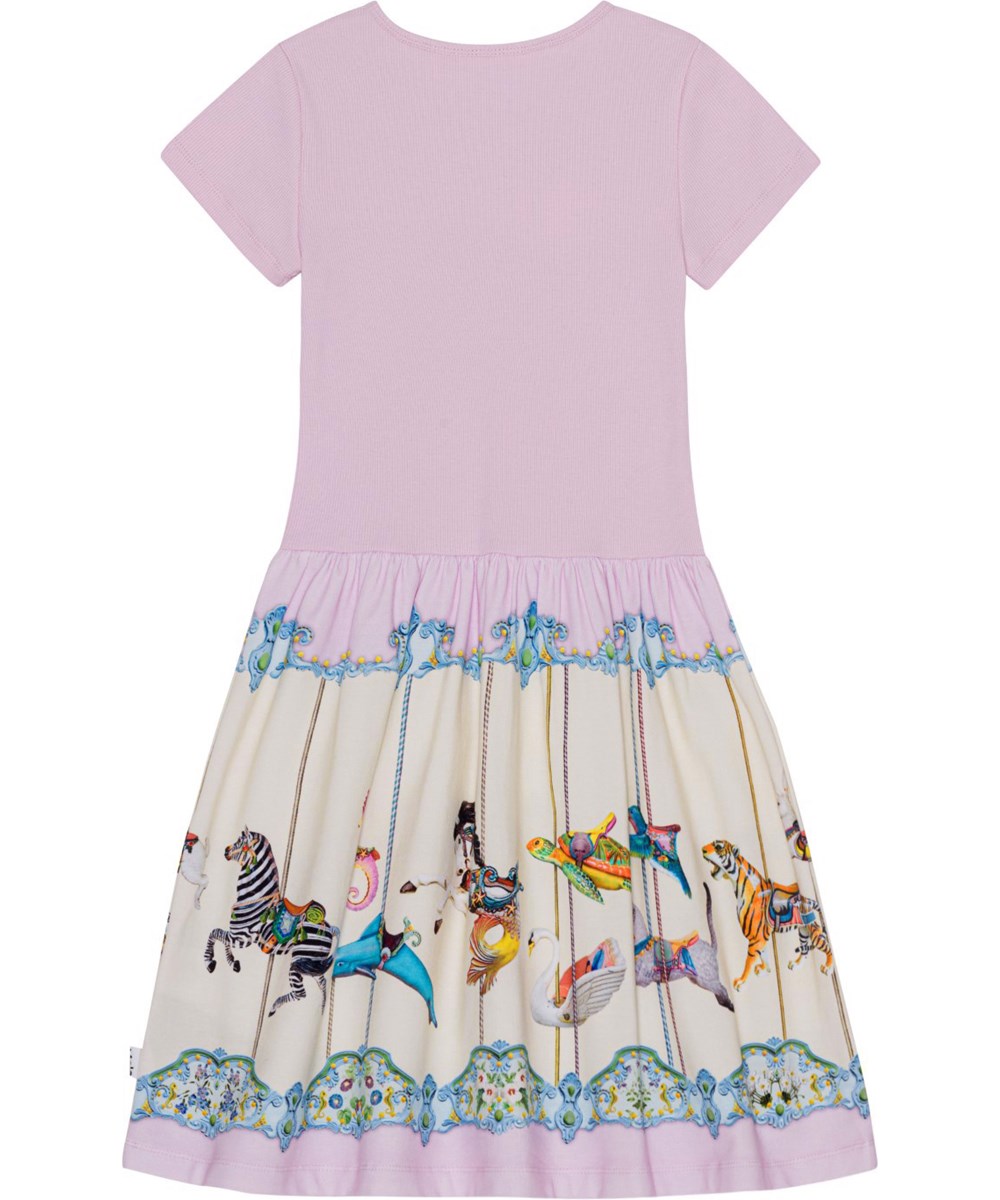 Cissa - Sea Carousel - Kurzärmliges lila Kleid mit rund geschnittenem Rock aus Öko-Baumwolle mit Karussell-Print