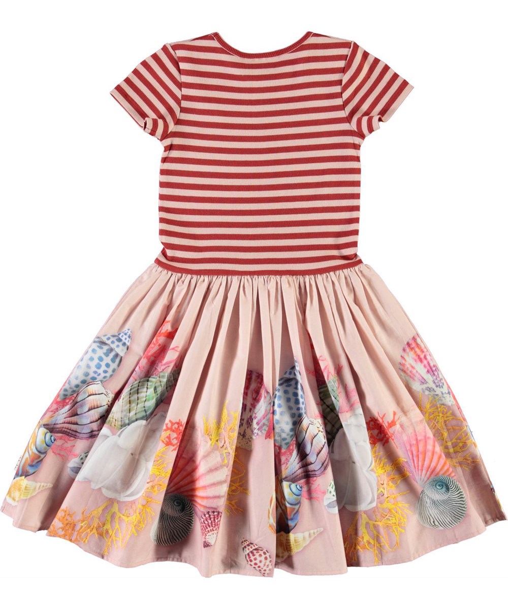 Cissa - Treasures - Rosa und rotes Kleid mit Konchylien