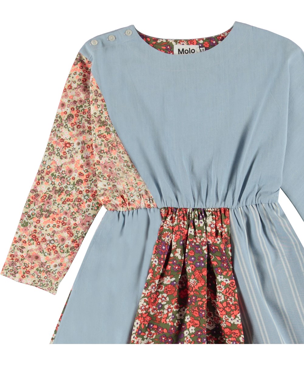 Clara - Patchwork - Patchworkkleid mit hellblauem Denim und Blumendruck