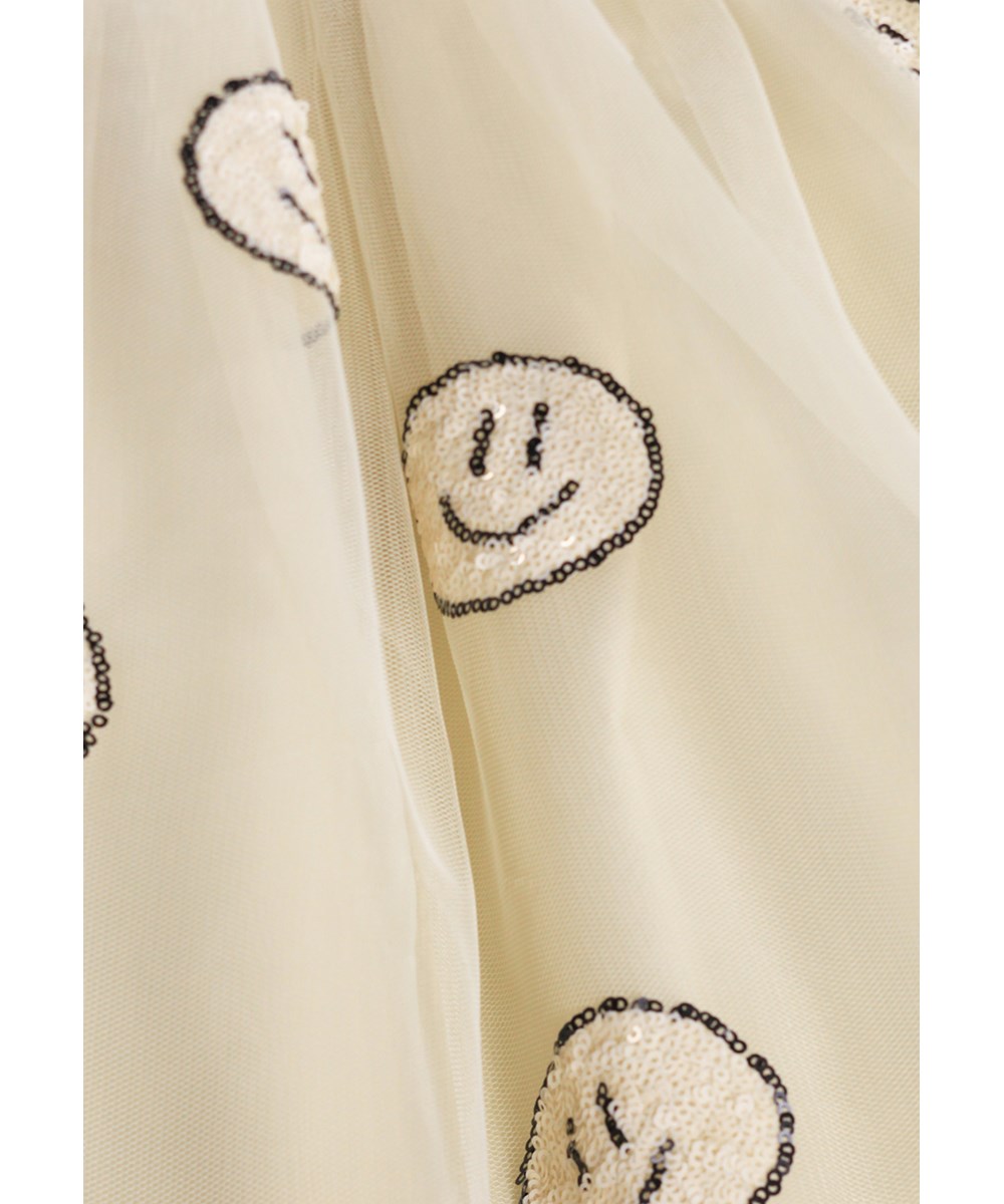 Cyrusila - Summer Sand - Off-White-Kleid für Kinder mit kurzen Ärmeln und einem Tüllrock mit fröhlichen Pailletten-Gesichtern