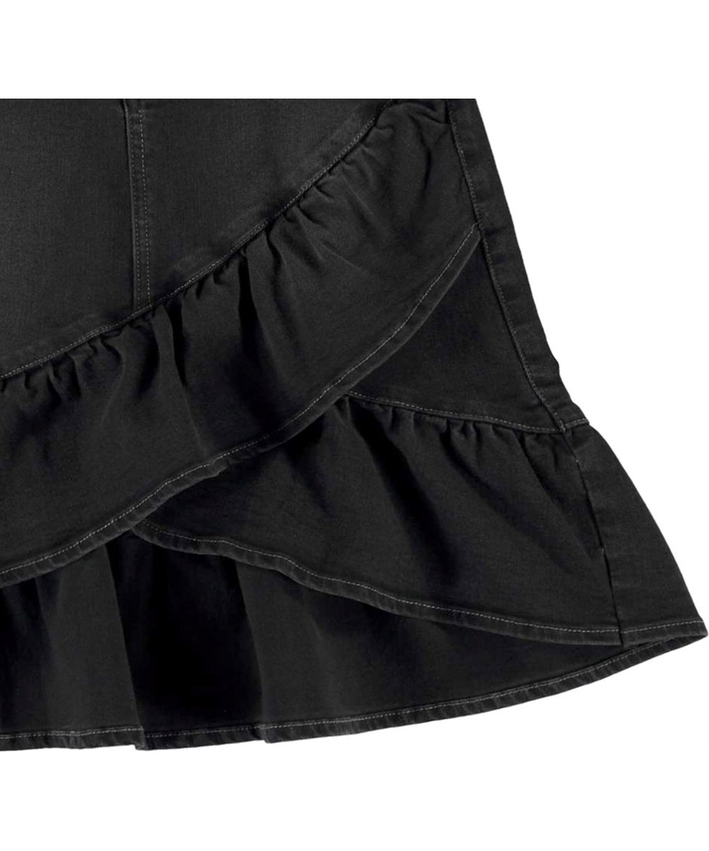 Belinda - Black Denim - Schwarzer Jeansrock mit Rüschen