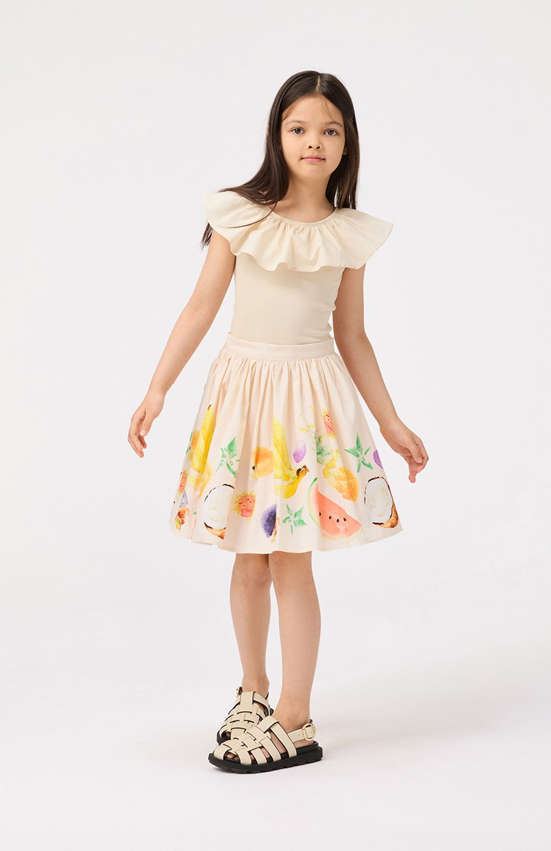 Bonnie - Dancing Fruits - Beiger knielanger Baumwollrock mit Obstprint für Kinder.