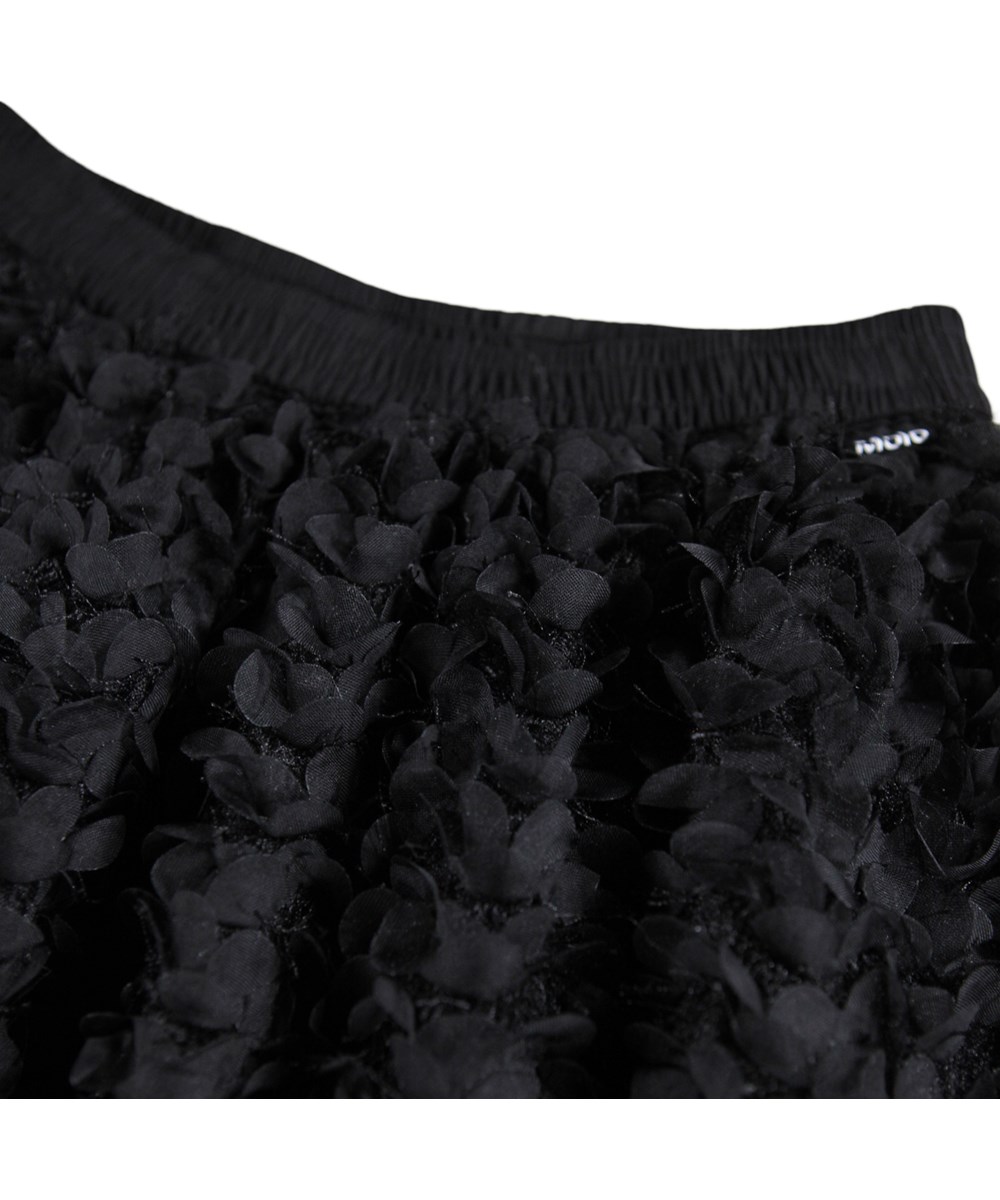 Breena - Black - Voluminöser knielanger schwarzer Rock für Kinder mit Blumen und Fransen.